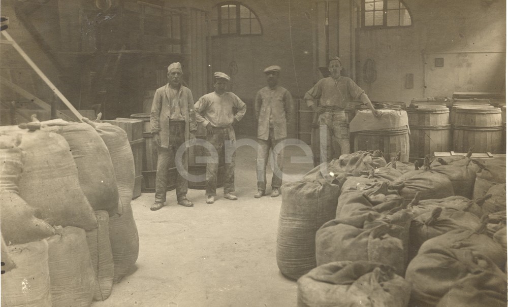 Settore chimico. Reparto raffinerie acido borico. 1915/1930/1937