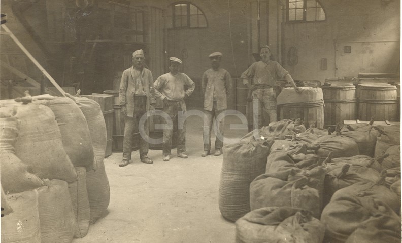 Settore chimico. Reparto raffinerie acido borico. 1915/1930/1937