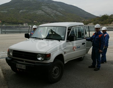 Operai e automezzi ENEL