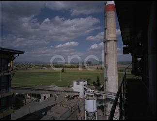 Caldaia, torre di distribuzione e camino