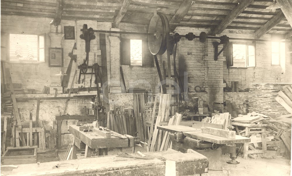 Settore meccanico. Officine meccaniche. Falegnameria. Saldatori. Fabbrica bulti. Fonderie.