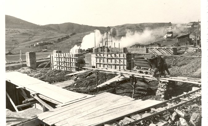 Centrale elettrica Castelnuovo. Gruppo di partecipanti alla inaugurazione della centrale elettrica.