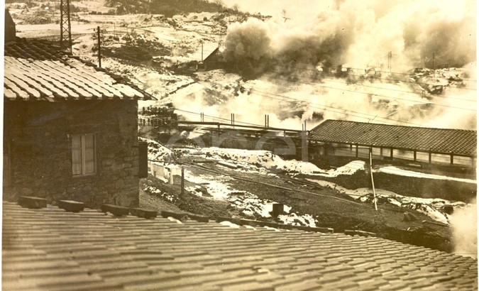 Fabbrica di Larderello. Esplosione di vari soffioni. 1906-1930.