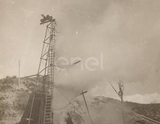 Larderello. Esplosione di vari soffioni.