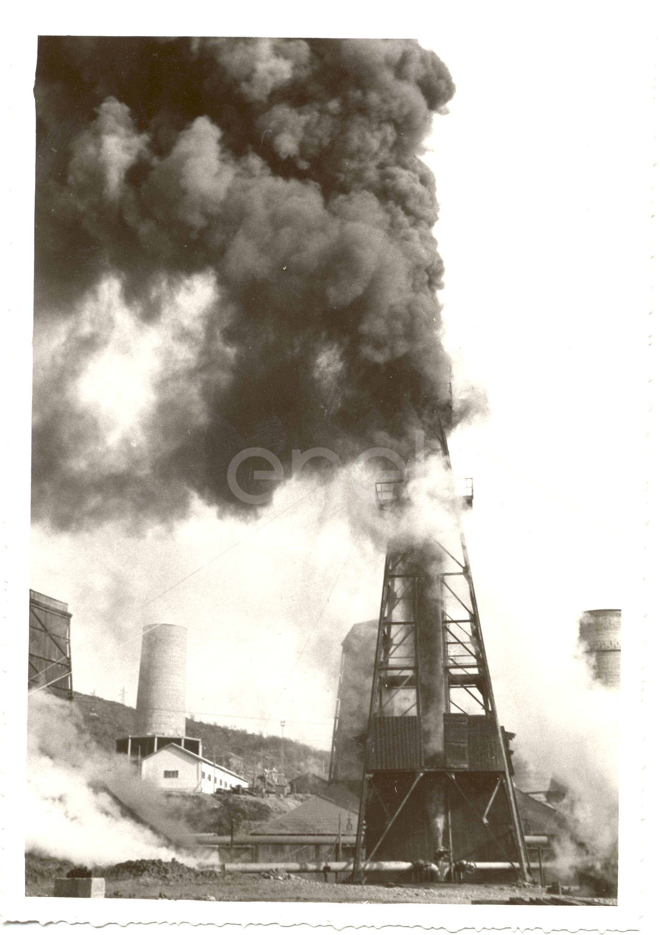 Fabbrica di Larderello. Vari soffioni perforati nel periodo 1897/1930.