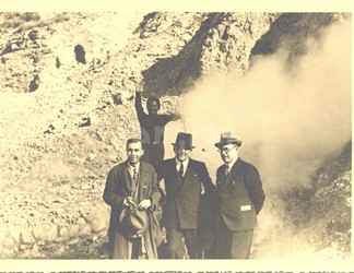 Pozzuoli. Visita di studio del Principe P.Ginori Conti e collaboratori alle solfatare. 1937.