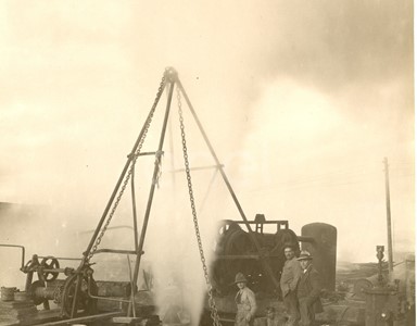 Fabbrica di Larderello. Esplosione di vari soffioni. 1906-1930.