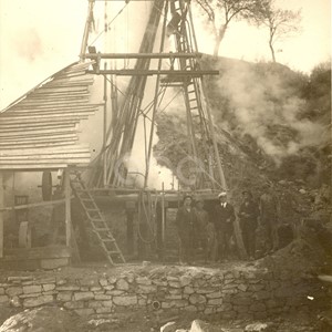 Fabbrica di Larderello. Vari soffioni perforati nel periodo 1897/1930.