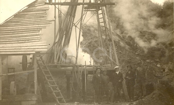 Fabbrica di Larderello. Vari soffioni perforati nel periodo 1897/1930.
