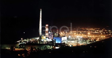 Veduta notturna della centrale