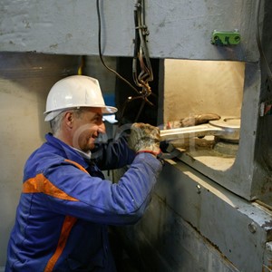 Serraggio bulloneria in sala macchine