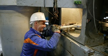 Serraggio bulloneria in sala macchine