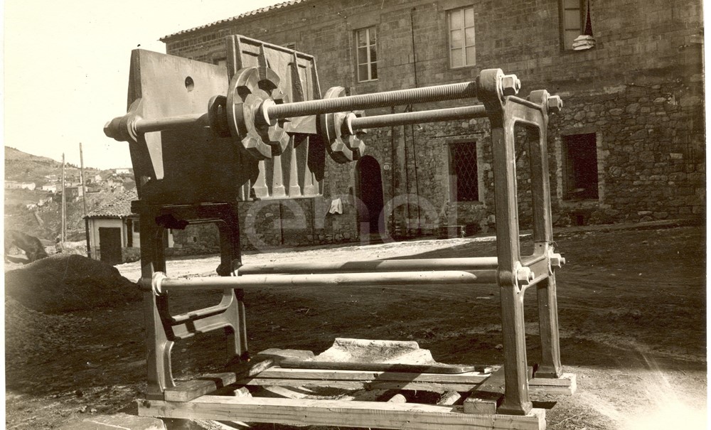 Settore meccanico. Officine meccaniche. Falegnameria. Saldatori. Fabbrica bulti. Fonderie.