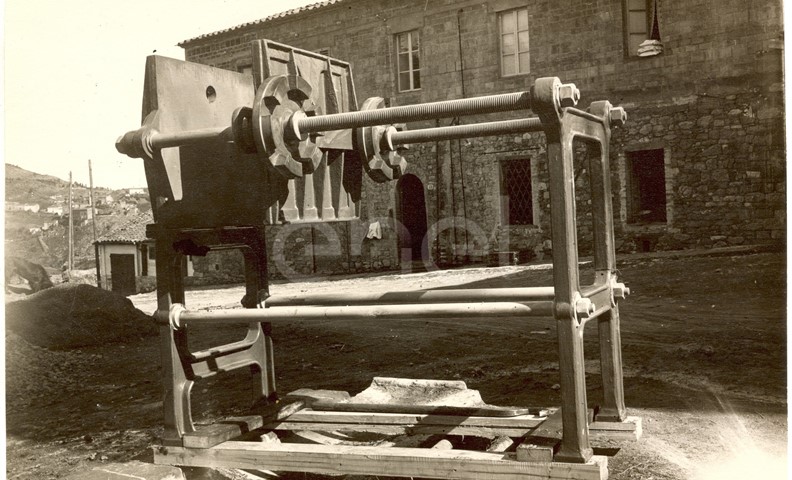 Settore meccanico. Officine meccaniche. Falegnameria. Saldatori. Fabbrica bulti. Fonderie.