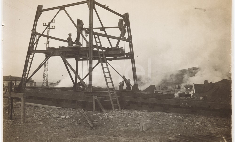 Larderello e Lago. Vari tipi di impianti per sondaggi.