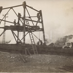 Larderello e Lago. Vari tipi di impianti per sondaggi.