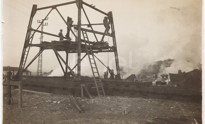Larderello e Lago. Vari tipi di impianti per sondaggi.