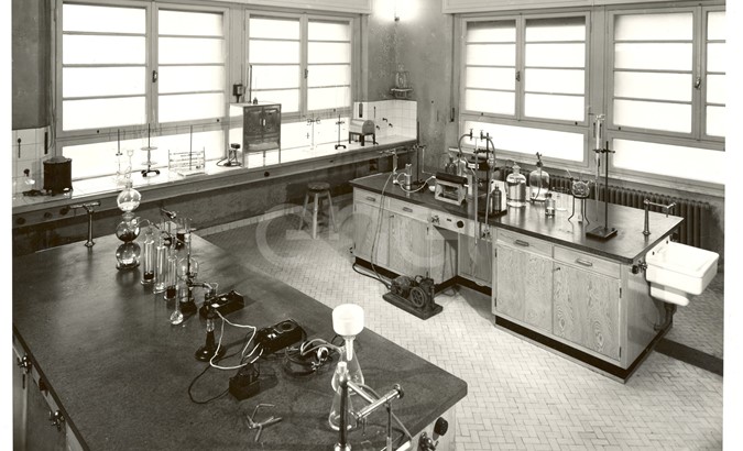 Settore chimico. Laboratori. Centro studi. Larderello.