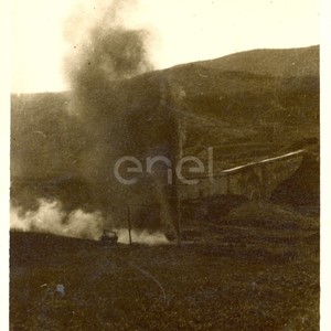 Fabbrica di Larderello. Esplosione di vari soffioni. 1906-1930.