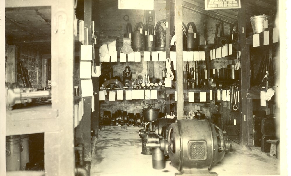 Fabbrica di Larderello. Disegni di vecchi attrezzi, sondaggi, magazzini sonde.