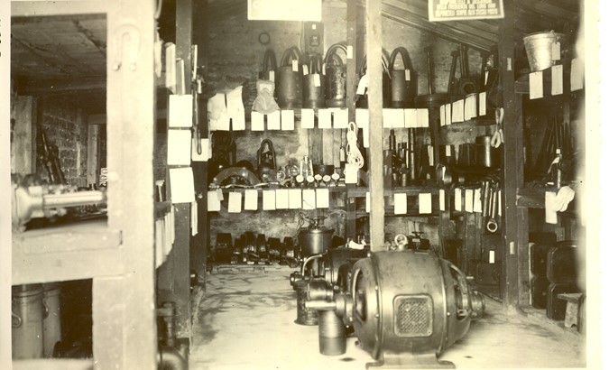 Fabbrica di Larderello. Disegni di vecchi attrezzi, sondaggi, magazzini sonde.
