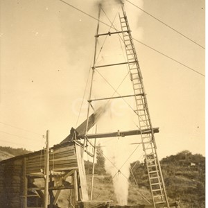 Fabbrica di Larderello. Vari soffioni perforati nel periodo 1897/1930.