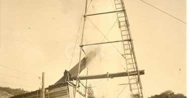 Fabbrica di Larderello. Vari soffioni perforati nel periodo 1897/1930.