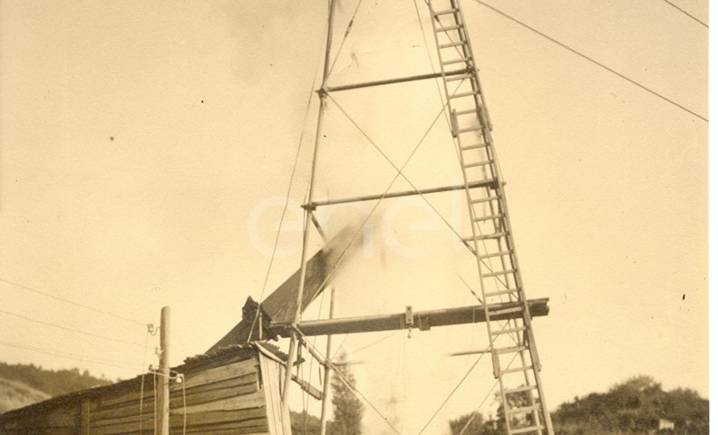 Fabbrica di Larderello. Vari soffioni perforati nel periodo 1897/1930.