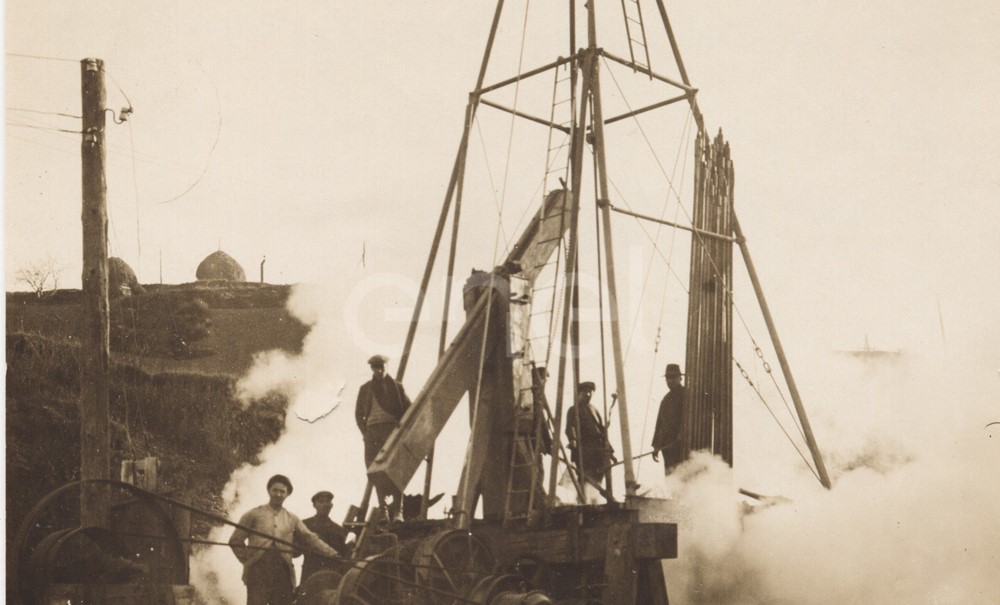 Larderello e Lago. Vari tipi di impianti per sondaggi.