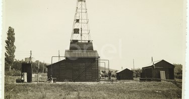 Larderello e Lago. Vari tipi di impianti per sondaggi.