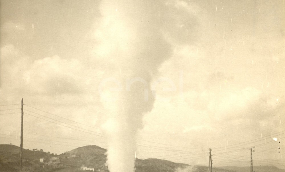 Fabbrica di Larderello. Vari soffioni perforati nel periodo 1897/1930.