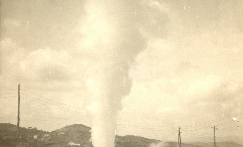 Fabbrica di Larderello. Vari soffioni perforati nel periodo 1897/1930.