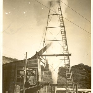 Fabbrica di Larderello. Vari soffioni perforati nel periodo 1897/1930.