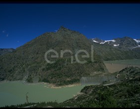Lago e dighe