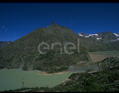 Lago e dighe