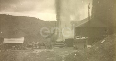 Fabbrica di Larderello. Esplosione di vari soffioni. 1906-1930.