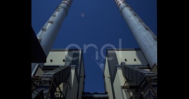 Torre di raffreddamento con edifici a sezioni a vapore