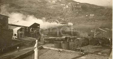 Fabbrica di Larderello. Esplosione di vari soffioni. 1906-1930.