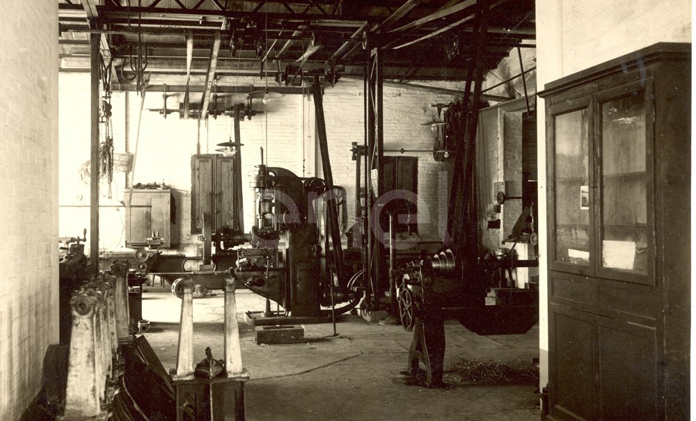 Settore meccanico. Officine meccaniche. Falegnameria. Saldatori. Fabbrica bulti. Fonderie.