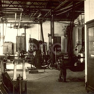 Settore meccanico. Officine meccaniche. Falegnameria. Saldatori. Fabbrica bulti. Fonderie.