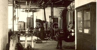 Settore meccanico. Officine meccaniche. Falegnameria. Saldatori. Fabbrica bulti. Fonderie.