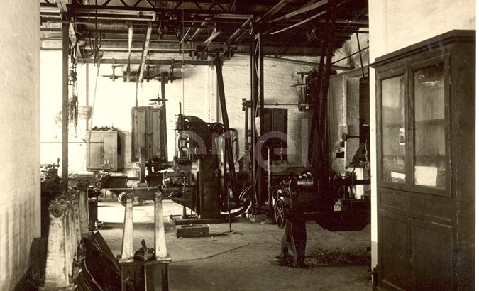 Settore meccanico. Officine meccaniche. Falegnameria. Saldatori. Fabbrica bulti. Fonderie.