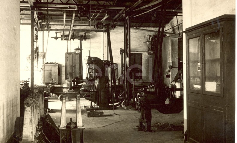Settore meccanico. Officine meccaniche. Falegnameria. Saldatori. Fabbrica bulti. Fonderie.