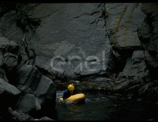 Rocce e torrente