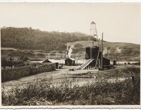 Larderello e Lago. Vari tipi di impianti per sondaggi.