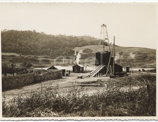 Larderello e Lago. Vari tipi di impianti per sondaggi.