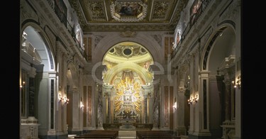 Navata centrale e altare maggiore