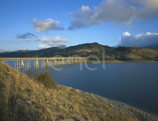 Ponte sul lago