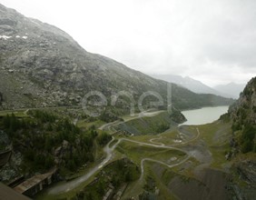 Scorcio verso valle dal coronamento della diga di Alpe Gera