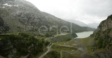 Scorcio verso valle dal coronamento della diga di Alpe Gera